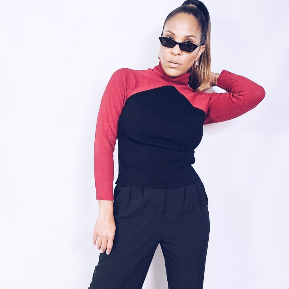 Colorblock Turtleneck Sweater - Picture 2 of 7
